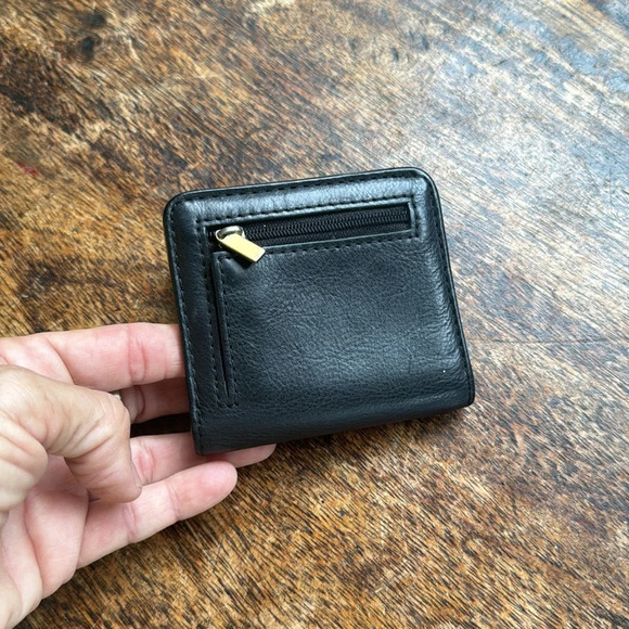 Fossil Black cow hide leather wallet with gold leather lining - Picture 2 of 11